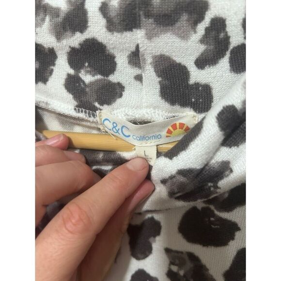 C&C California Leopard Animal Print Sugar Swizzle Mock Neck Sweater Blouse Size - Picture 4 of 9